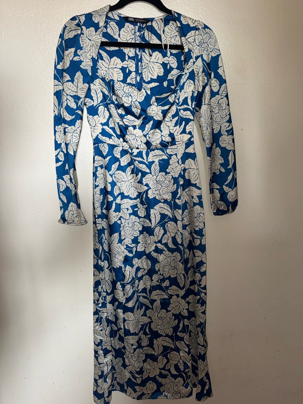Like Silk Blue and White Floral Long Sleeve Dress